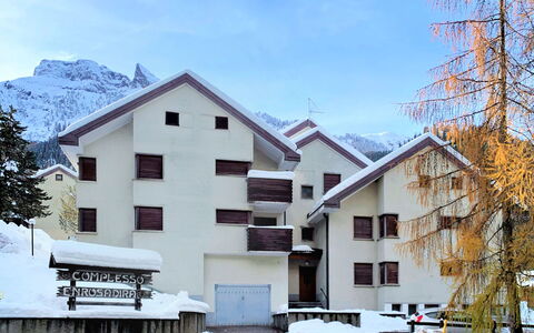 Canazei 710: Ciel, Bâtiment, Jour, Neige, Propriété, Fenêtre, Architecture, Maison, Arbre