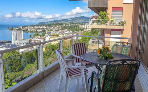 Montreux - Panorama: Propriété, Balcon, Immobilier, Bâtiment, Maison, Pièce, Appartement, Condominium, Domicile, Porche