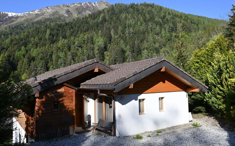Ropiar: Meubles, Bâtiment, Table, Plante, Chaise, Plante D'Appartement, Ombre, Orange, Design Intérieur, Sol