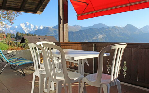 Rehli: Propriété, Table, Meubles, Maison, Pièce, Vacances, Bâtiment, Immobilier, Ombre, Loisir