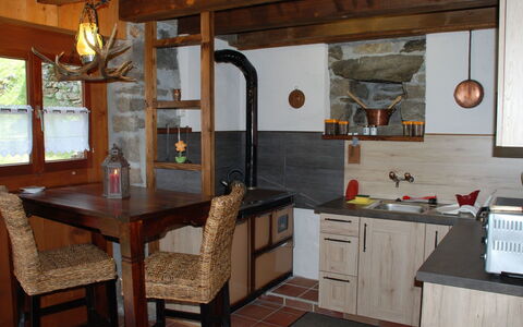 Rustico Fey: Comptoir, Pièce, Meubles, Propriété, Bâtiment, Cuisine, Cabinetry, Design Intérieur, Maison, Table