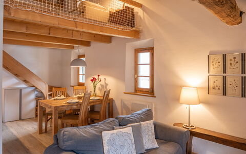Celerina 6: Meubles, Propriété, Bâtiment, Bois, Confort, Éclairage, Cadre, Design Intérieur, Architecture, Table