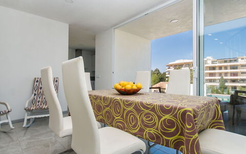 Betlem: Pièce, Propriété, Design Intérieur, Meubles, Bâtiment, Immobilier, Sol, Jaune, Mur, Table