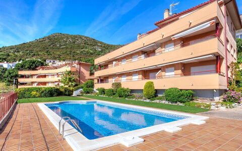 Fané: Propriété, Piscine, Bâtiment, Immobilier, Maison, Zone Résidentielle, Appartement, Recours, Biens, Villa