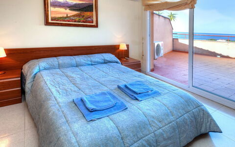 Fané: Chambre, Lit, Pièce, Meubles, Propriété, Drap De Lit, Immobilier, Cadre De Lit, Literie, Design Intérieur