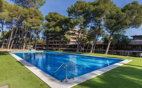 St Antoni de Calonge 250: L'Eau, Plante, Bâtiment, Propriété, Piscine, Chaise, La Nature, Bleu Azur, Ciel, Arbre