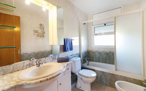Macedonia: Salle De Bains, Propriété, Pièce, Design Intérieur, Bâtiment, Immobilier, Armoire De Toilette, Maison, Sol, Meubles