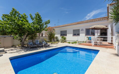 Marina: Piscine, Recours, Loisir, Mobilier De Jardin, Biens, Centre De Loisirs, Villa, Hacienda, Hôtel, Balancelle