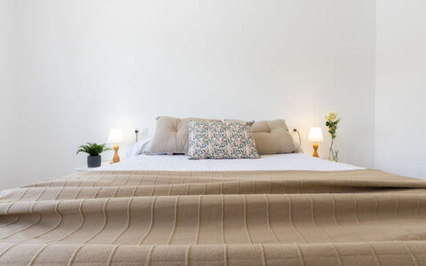 Marina: Lit, Chambre, Literie, Drap De Lit, Design Intérieur, Meubles, Linge, Bois, Sol, Textile