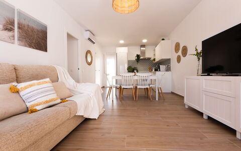 Marina: Meubles, Sol, Design Intérieur, Sol, Parquet, Bois, Salon, Canapé, Revêtement De Sol Stratifié, Plafond