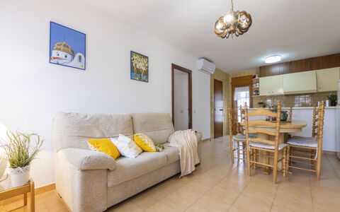 Marina: Propriété, Meubles, Table, Cadre, Canapé, Design Intérieur, Plante, Confort, Chaise, Plante D'Appartement