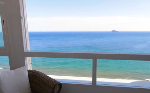 Tor Serena: Bleu, Propriété, Océan, Pièce, Ciel, Bleu Azur, Mer, Horizon, Immobilier, Fenêtre