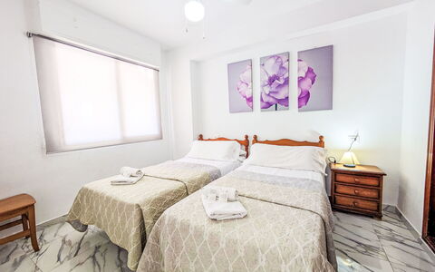 Waldorff: Sol, Chambre, Lit, Sol, Drap De Lit, Design Intérieur, Meubles, Literie, Appartement, Pièce