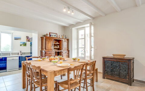 Kerhel: Propriété, Pièce, Meubles, Bâtiment, Design Intérieur, Table, Plafond, Maison, Immobilier, Sol
