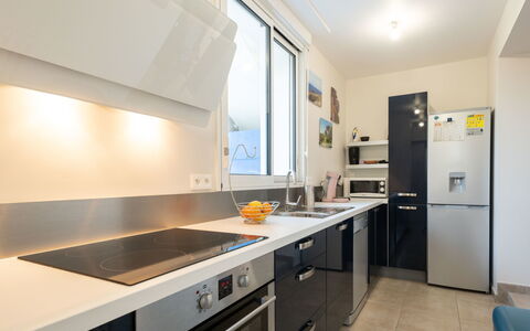 Kerhel: Propriété, Pièce, Comptoir, Cuisine, Cabinetry, Meubles, Bâtiment, Jaune, Design Intérieur, Immobilier
