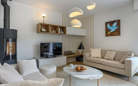 Les Marines: Meubles, Design Intérieur, Sol, Canapé, Mur, Sol, Salon, Pièce, Bois, Plafond