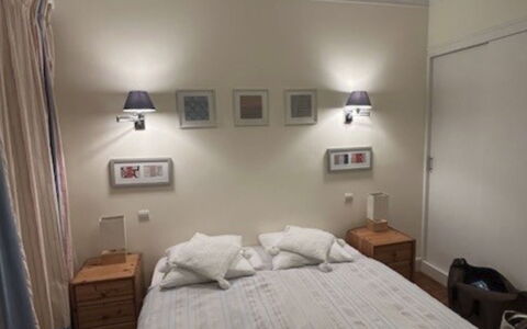Les Mouettes: Lit, Meubles, Chambre, Design Intérieur, Mur, Literie, Drap De Lit, Plafond, Bois, Pièce