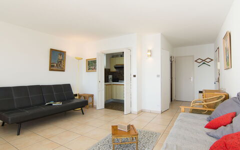 Le Bellevue: Cadre, Meubles, Propriété, Table, Bâtiment, Bois, Maison, Sol, Sol, Design Intérieur