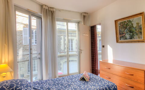 Le Bellevue: Meubles, Propriété, Fenêtre, Cabinetry, Bleu Azur, Confort, Bleu, Bâtiment, Bois, Design Intérieur
