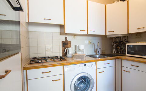 Le Royal Foch: Cabinetry, Comptoir, Evier, Propriété, Appareil De Cuisine, Évier, Cuisinière, Cuisine, Cooktop, Gaz Poele