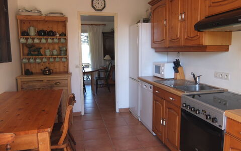 Villa Brigantin: Comptoir, Pièce, Meubles, Cabinetry, Cuisine, Propriété, Bâtiment, Sol, Dur, Parquet
