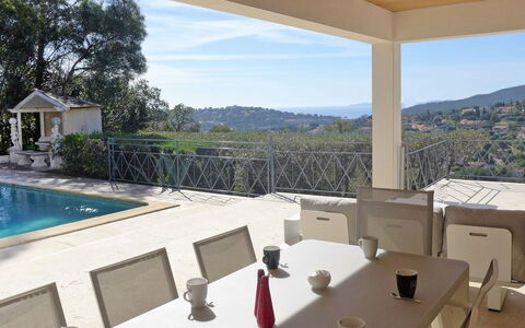 Belle Vue: Propriété, Maison, Bâtiment, Immobilier, Pièce, Domicile, Piscine, Design Intérieur, Vacances, Biens