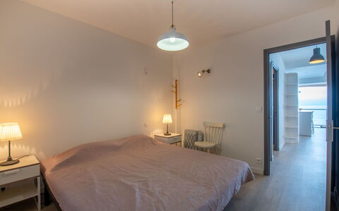 Le Grand Large: Propriété, Meubles, Confort, Éclairage, Bois, Design Intérieur, Ombre, Lampe, Sol