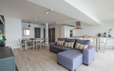 Le Grand Large: Meubles, Propriété, Plante, Canapé, Table, Confort, Plante D'Appartement, Bâtiment, Bois, Salon