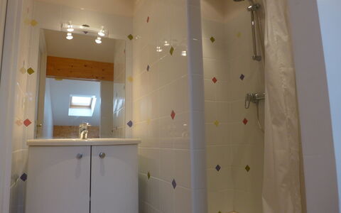 Le Panoramic: Pièce, Propriété, Salle De Bains, Plafond, Mur, Design Intérieur, Plâtre, Tuile, Sol, Luminaire Plomberie