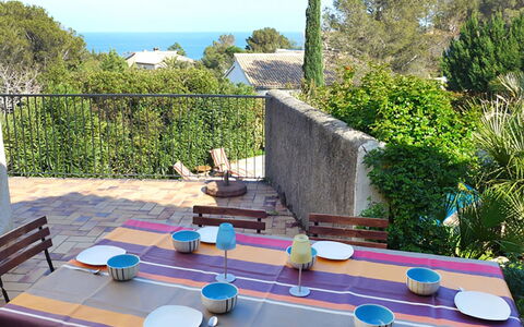 La Maison du Midi: Propriété, Plante, Ciel, Arbre, Bâtiment, Bleu Azur, Table, Mobilier De Jardin, Éclairage, Design Intérieur