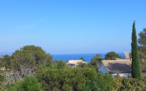 La Maison du Midi: Ciel, Bâtiment, Nuage, Bleu Azur, L'Eau, Arbre, Lot Terre, Maison, Paysage Naturel, Fenêtre