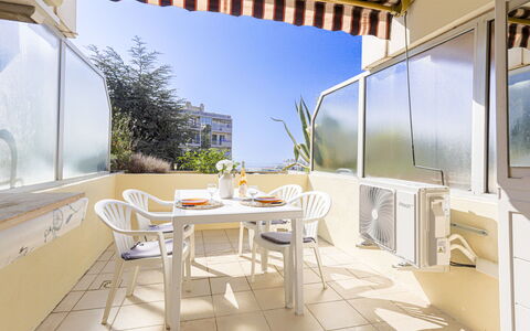Ciel de Fabron: Design Intérieur, Appartement, Meubles, Chaise, Balcon, Plante D'Appartement, Aluminium, Hôtel