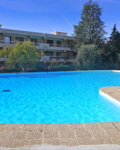 Ciel de Fabron: Piscine, Propriété, Loisir, Immobilier, L'Eau, Bâtiment, Vacances, Maison, Ville Resort, Recours