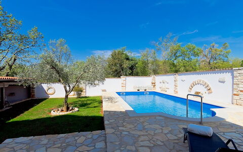 Majda: Propriété, Maison, Immobilier, Domicile, Piscine, Bâtiment, Biens, Architecture, Zone Résidentielle, Arbre
