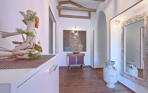 Majda: Blanc, Propriété, Pièce, Design Intérieur, Sol, Bâtiment, Maison, Plafond, Domicile, Architecture