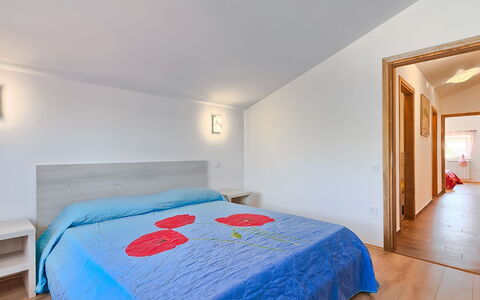 Majda: Chambre, Lit, Pièce, Meubles, Propriété, Drap De Lit, Sol, Design Intérieur, Maison, Plafond
