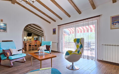 Majda: Pièce, Propriété, Design Intérieur, Bâtiment, Salon, Immobilier, Maison, Meubles, Jaune, Plafond