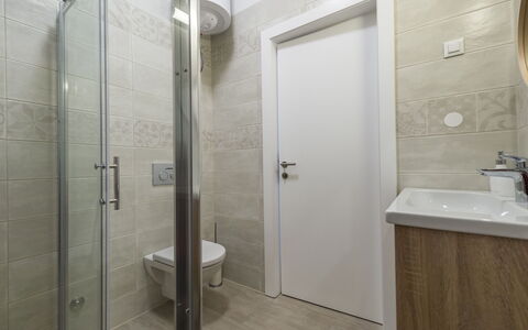 Orhidea: Sol, Mur, Sol, Luminaire Plomberie, Design Intérieur, Salle De Bains, Lavabo, Évier, Pièce, Plomberie