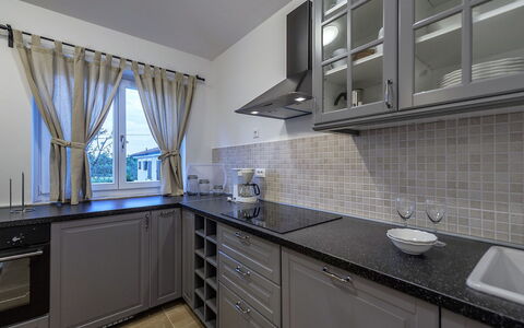 Gardenia: Cuisine, Comptoir, Cabinetry, Design Intérieur, Appareil De Cuisine, Meubles, Sol, Principaux Appliance, Plafond, Domicile