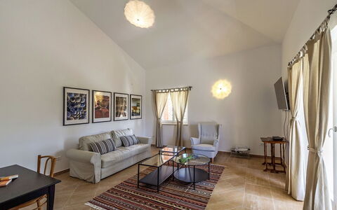 Gardenia: Meubles, Design Intérieur, Sol, Sol, Mur, Canapé, Plafond, Pièce, Éclairage, Salon