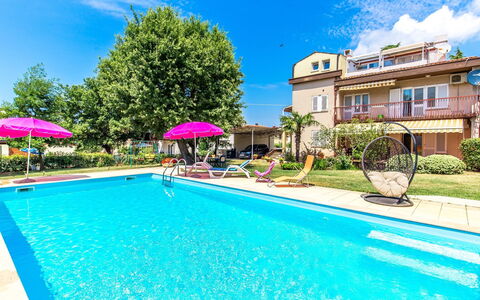 Silva: Piscine, Propriété, Recours, Loisir, Bâtiment, Immobilier, Ville Resort, Centre De Loisirs, Vacances, Maison