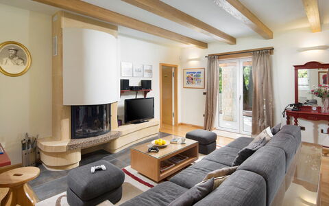 Vlastelini: Cadre, Meubles, Canapé, Télévision, Confort, Design Intérieur, Salon, Sol, Plante D'Appartement, Sol