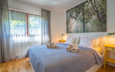 Mia: Chambre, Meubles, Pièce, Lit, Propriété, Design Intérieur, Drap De Lit, Literie, Cadre De Lit, Sol