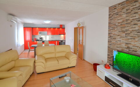 Frane: Pièce, Propriété, Salon, Meubles, Design Intérieur, Bâtiment, Maison, Immobilier, Canapé, Table