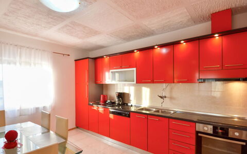 Frane: Comptoir, Pièce, Propriété, Cabinetry, Design Intérieur, Rouge, Cuisine, Meubles, Plafond, Bâtiment