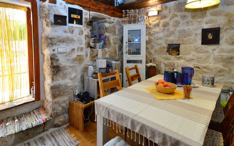 Home Sweet Home: Propriété, Pièce, Bâtiment, Design Intérieur, Meubles, Maison, Immobilier, Domicile, Table, Plafond