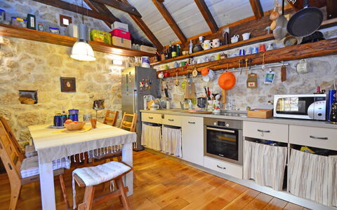 Home Sweet Home: Propriété, Pièce, Bâtiment, Design Intérieur, Cuisine, Plafond, Meubles, Faisceau, Sol, Parquet
