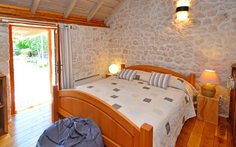 Home Sweet Home: Chambre, Pièce, Lit, Meubles, Propriété, Drap De Lit, Bâtiment, Design Intérieur, Literie, Immobilier
