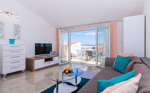 Trogir Okrug Gornji 314: Meubles, Propriété, Canapé, Table, Confort, Bleu Azur, Cadre, Salon, Design Intérieur, Orange