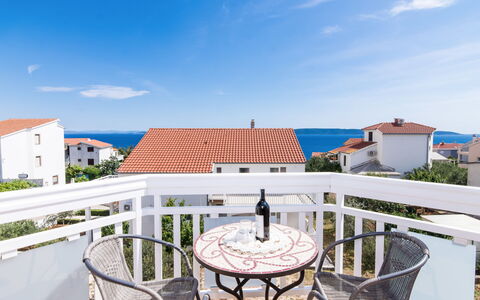 Trogir Okrug Gornji 314: Ciel, Table, Bâtiment, Propriété, Nuage, Chaise, Mobilier De Jardin, Tableau De Plein Air, Design Intérieur, Bois